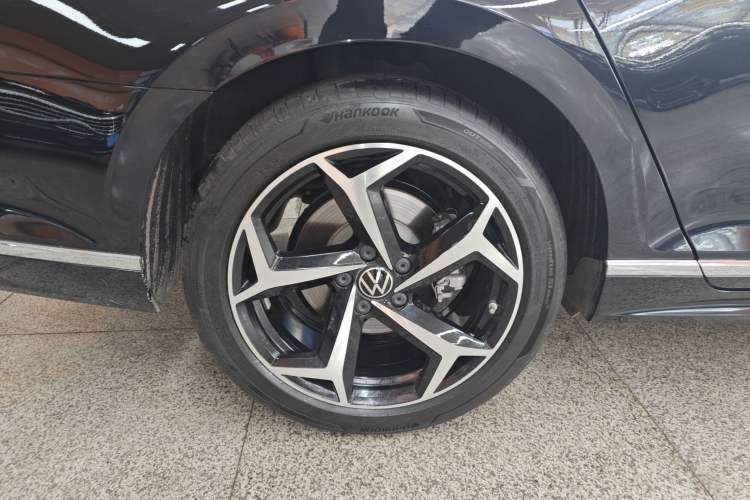 Used Volkswagen Magotan 2025 Zhongxiang Version 330TSI DSG Luxury Edition
