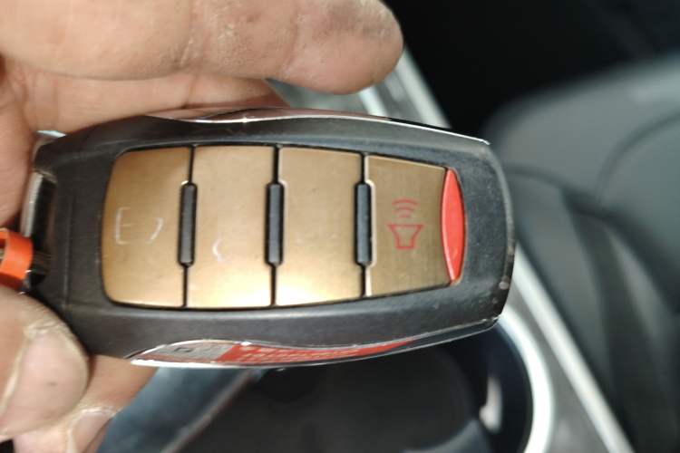 Used Haval H8 2015 2.0T two-wheel drive Comfort trim level
