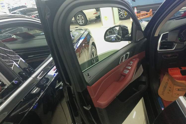 Used BMW X5 2022 Restyled xDrive 30Li Luxury Version M Sport Package
