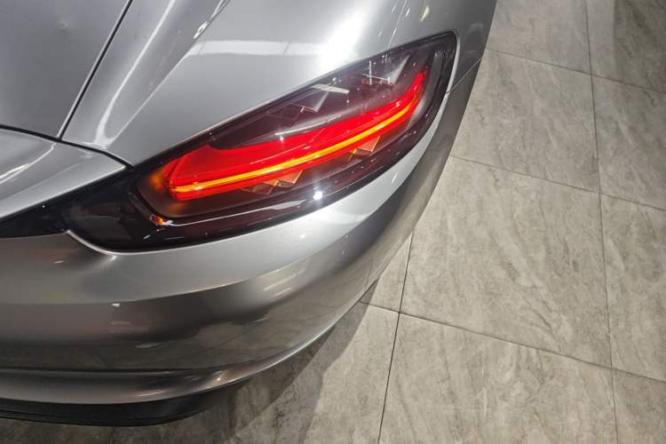 Used Porsche 718 2016 Cayman 2.0T
