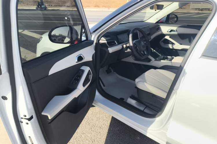 Used BYD Yuan UP 2025 Intelligent Driving Version 401 KM Dynamic Edition
