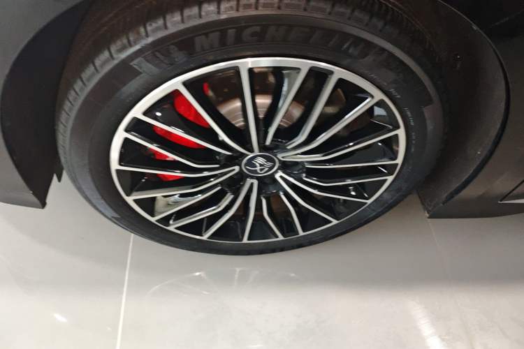 Used BYD Han 2025 EV with 701 km of Laser Radar-Enabled Intelligent Driving
