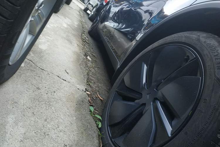 Used Tesla Model Y 2025 Rear-Wheel-Drive Version
