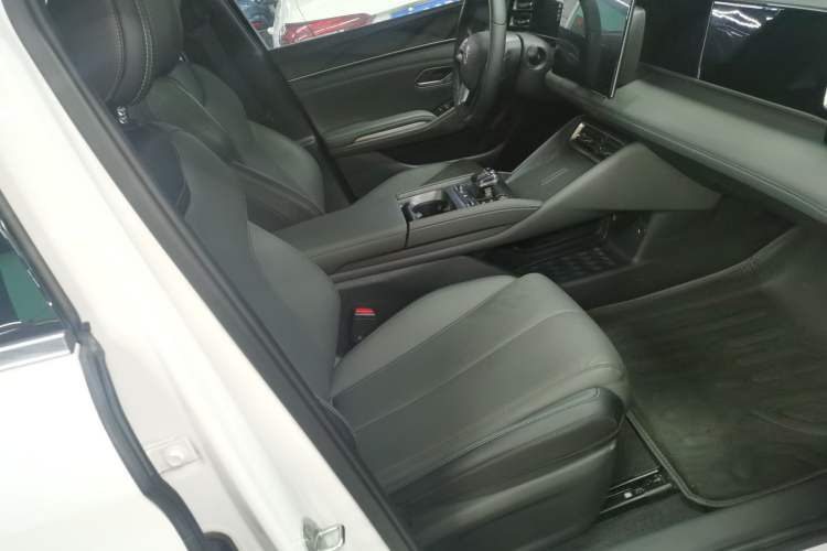 Used BYD Qin L 2025 DM-i Smart Drive 120KM Leading Model