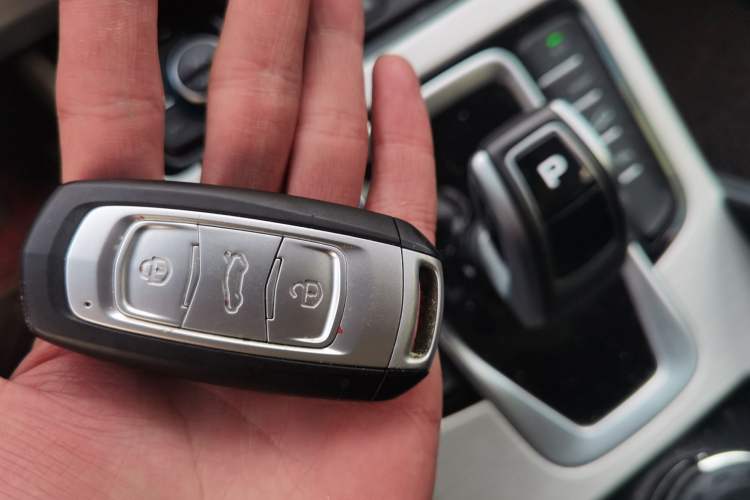 Used Geely Auto Emgrand X7 Sport 2020 1.8TD DCT Two-Wheel Drive Smart Connect 4G-Enabled Version
