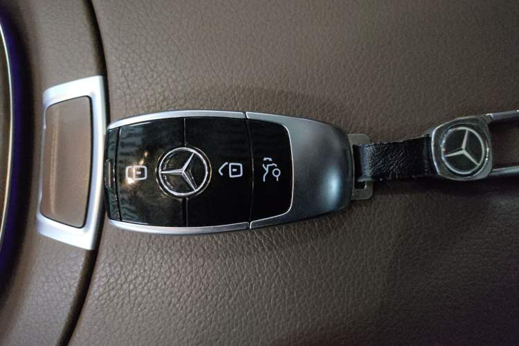 Used Mercedes-Benz E-Class New Energy 2023 E 350 e L Plug-in Hybrid Sedan
