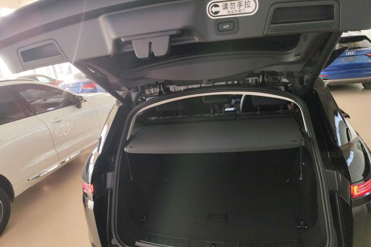 Used Land Rover Range Rover Evoque 2021 Range Rover Velar L 249PS R-Dynamic First Edition