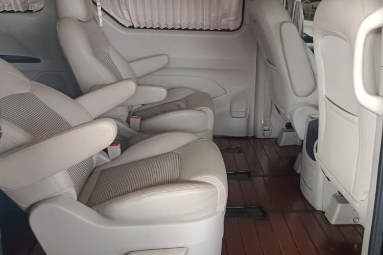 Used SAIC MAXUS G10 2016 1.9T Automatic Elite Edition Diesel China V Emission Standard
