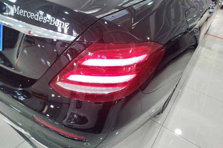 Used Mercedes-Benz E-Class 2019 E 300 L Sporty and Stylish Model