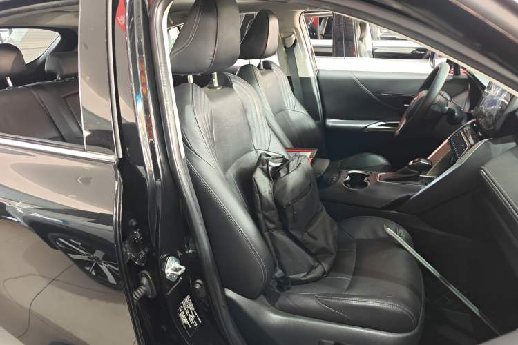 Used Toyota Harrier 2022 2.0L CVT Two-Wheel Drive Flagship Edition
