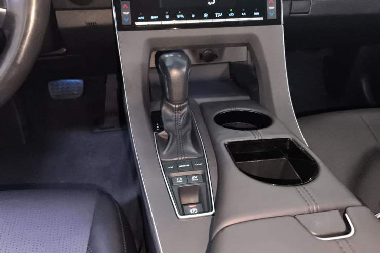 Used Toyota Avalon 2019 Dual-Engine 2.5L Luxury Edition China V Standard
