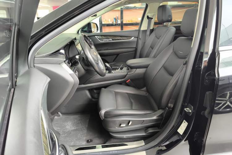 Used Cadillac XT5 2016 25T Luxury Model
