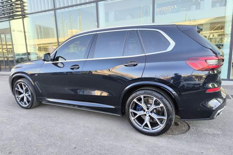 Used BMW X5 2021 xDrive40i Luxury Model with M Sport Package
