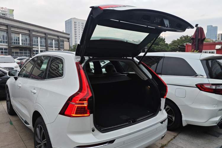 Used Volvo XC60 2019 T5 4x4 Zhiyuan Edition China VI Standard
