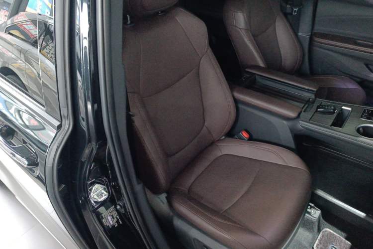 Used Toyota Sienna 2023 2.5L Hybrid Platinum Edition