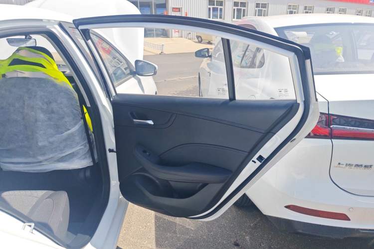 Used Roewe i5 2023 1.5L Manual Comfort Edition
