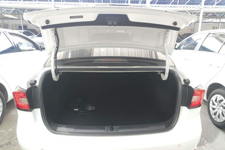 Used Roewe i5 2020 1.5L Automatic 4G Connect Luxury Flagship Edition
