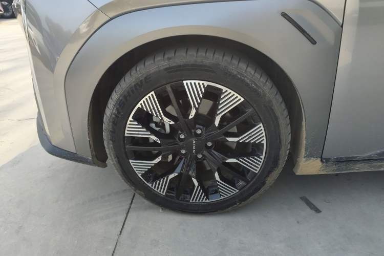 Used AION Y 2022 70 Tech Edition Lithium Iron Phosphate