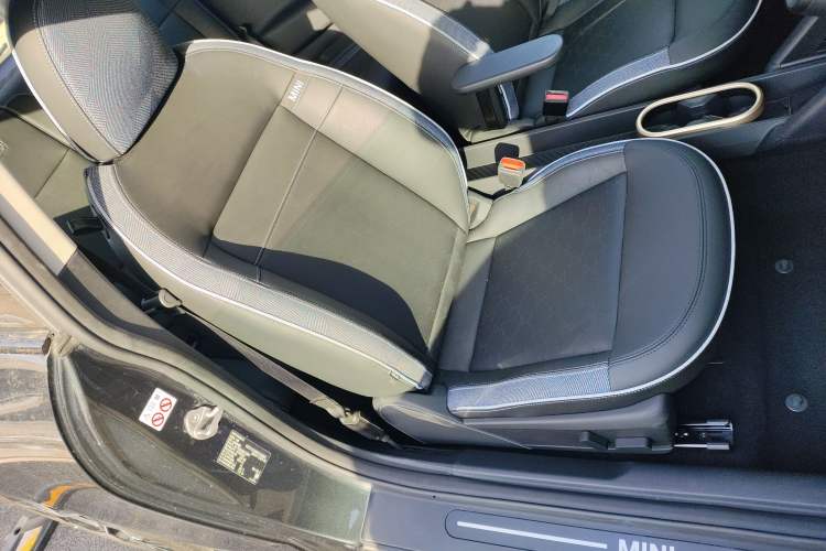 Used  Electric MINI COOPER 2024 452km COOPER SE Artist
