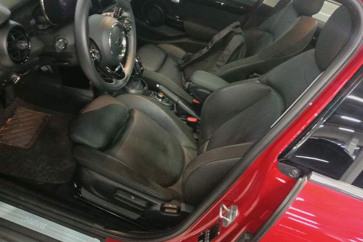 Used  MINI 2021 1.5T COOPER Artist Five-Door Edition
