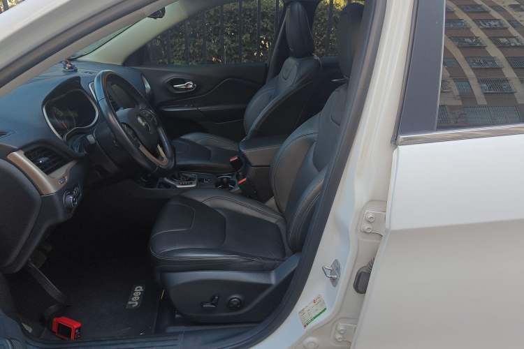 Used  Cherokee 2016 2.0L Superior Edition