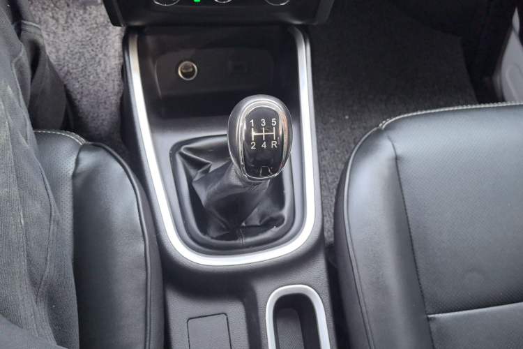 Used Jinbei Gold Hiace M Classic 2022 1.5L Travel Lion Passenger Van 7 Seats
