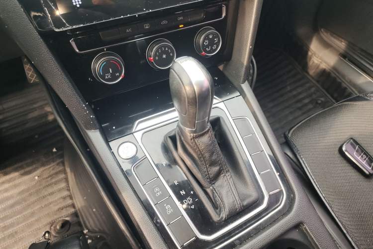 Used Volkswagen Magotan 2017 330TSI DSG Leading Model
