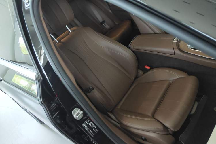 Used Mercedes-Benz E-Class 2022 Second Facelift E 300 L Fashion Edition
