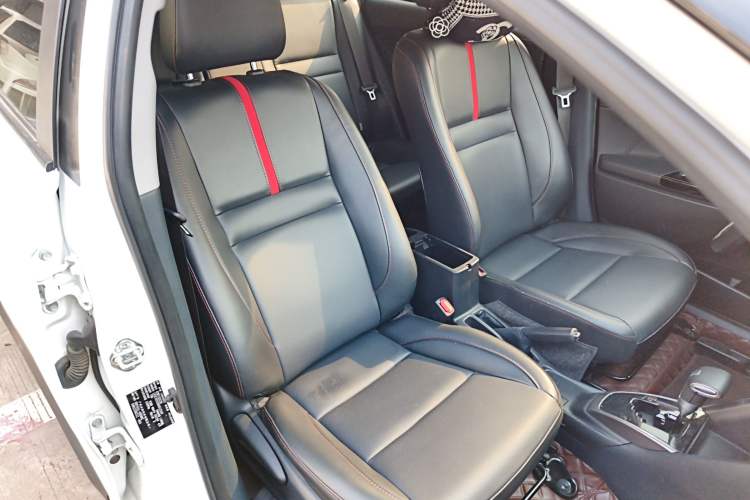 Used Toyota YARiS L 2022 X-Trail 1.5L CVT Luxury PLUS Edition
