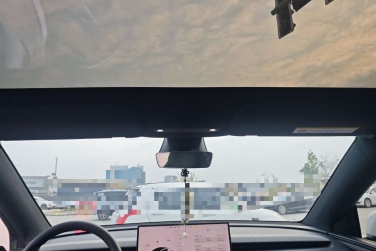 Used Tesla Model Y L 2025 Long-Range All-Wheel-Drive Version
