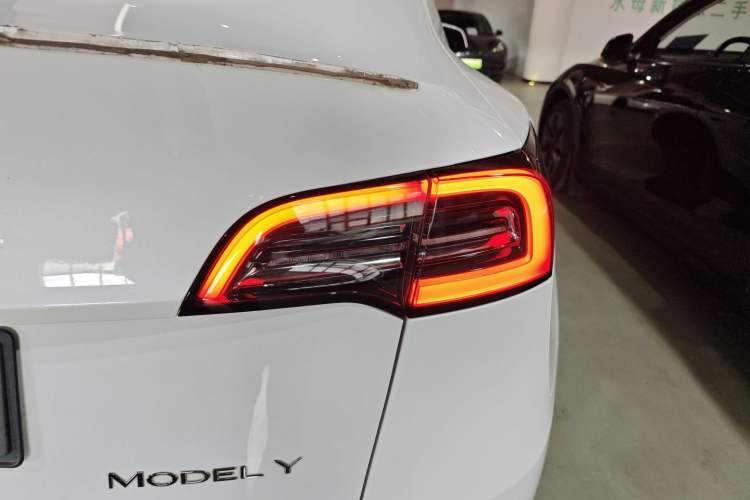 Used Tesla Model Y 2023 Long-Range All-Wheel-Drive Version
