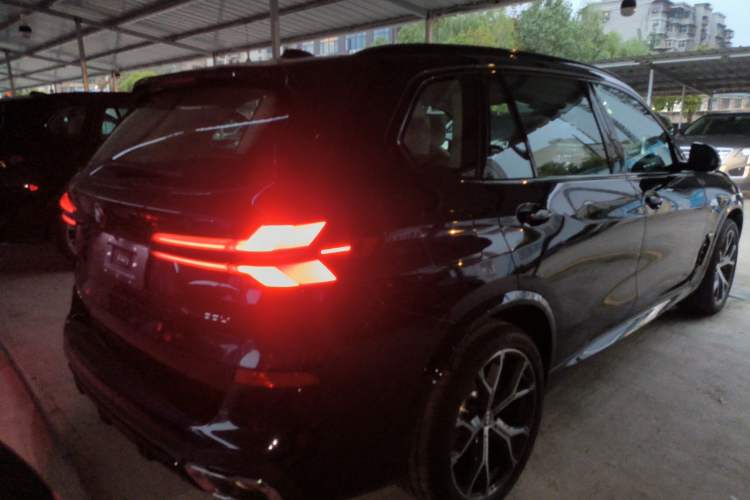 Used BMW X5 2023 xDrive 30Li Luxury M Sport Night Edition Package
