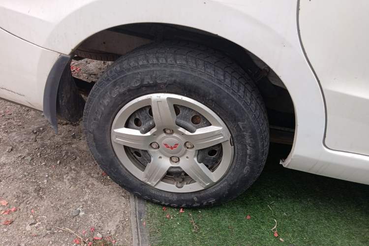 Used Wuling Hongguang 2014 1.5L Base Version
