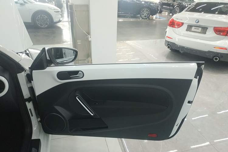 Used Volkswagen Beetle 2015 180TSI model
