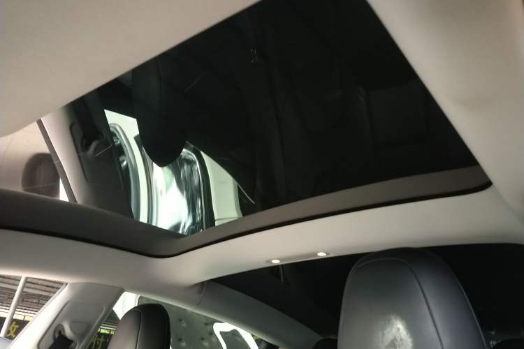 Used Tesla Model 3 2019 Standard Range Rear-Wheel Drive Upgraded Version (52 kWh)
