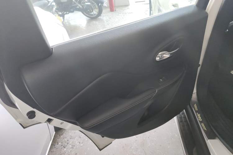 Used  Cherokee 2017 2.4L Professional Smart Edition
