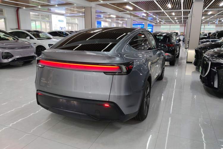 Used Tesla Model Y 2025 Rear-Wheel-Drive Version
