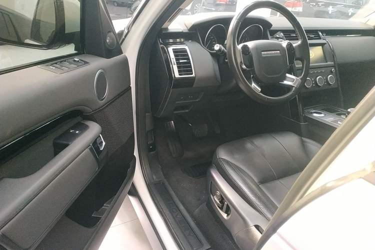 Used Land Rover Discovery 2019 2.0T SE
