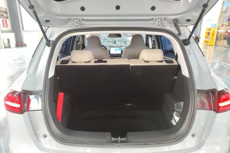 Used Wuling Bingo PLUS 2024 330 km Range Five-Seater Version
