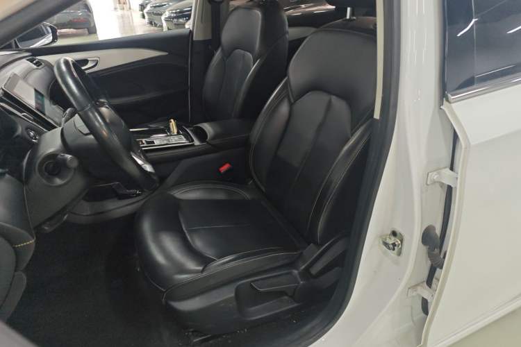 Used Roewe i6 MAX New Energy 2022 EV 600 Grand Touring Edition with Skyroof
