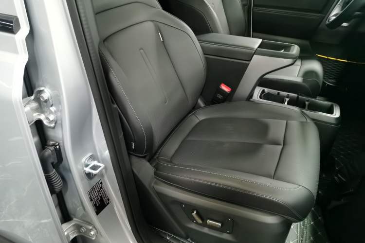 Used  V23 2025 401 Two-Wheel Drive Advanced Edition