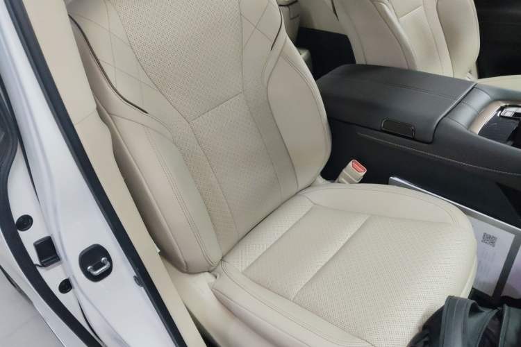 Used Toyota Alphard 2024 Dual-Engine 2.5L Deluxe Edition
