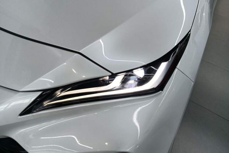 Used Toyota Venza 2023 2.0L CVT Two-Wheel Drive Prestige Version
