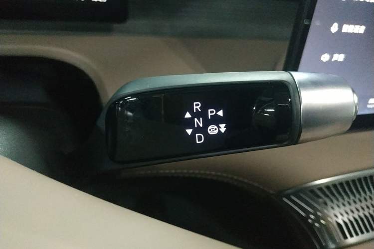 Used XPeng X9 2025 740 Ultra-Long Range Max
