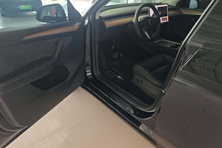 Used Tesla Model Y 2021 Standard Range Rear-Wheel Drive Version