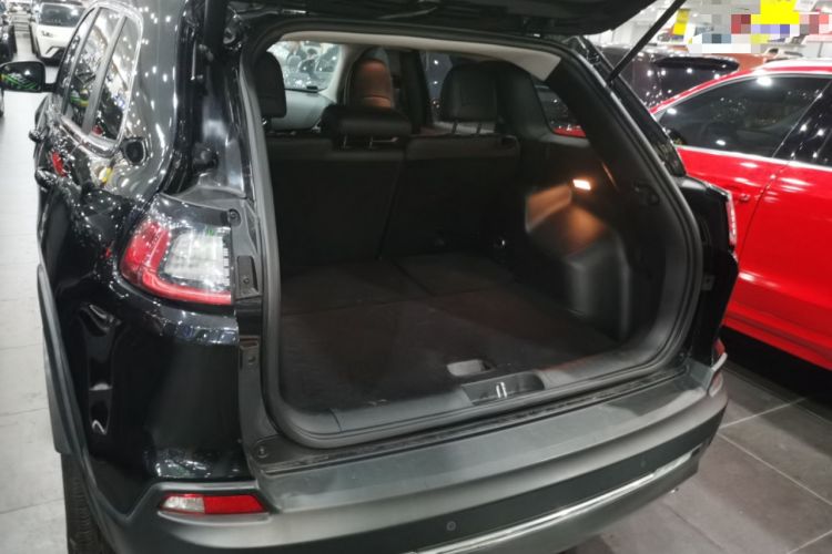 Used  Cherokee 2019 2.0T Four-Wheel Drive Exploration Edition + Autonomous Driving Smart Package China V