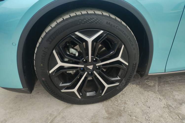 Used  L07 2024 230Max Qiankun Intelligent Driving ADS SE Range-Extended Version
