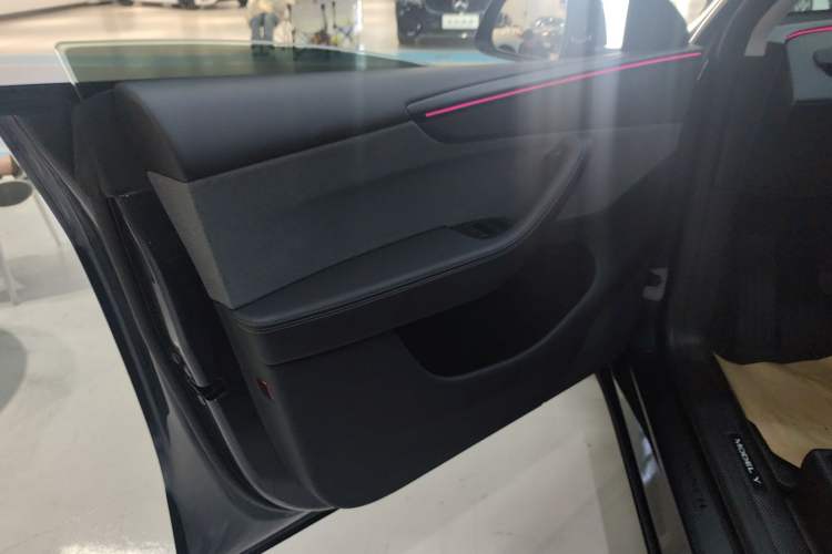 Used Tesla Model Y 2025 Rear-Wheel Drive First Edition
