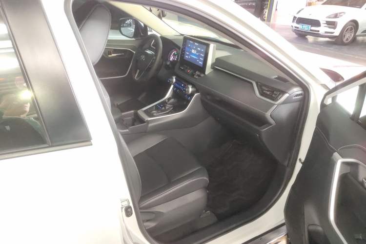 Used Toyota RAV4 2020 2.0L CVT Two-Wheel Drive Fashion PLUS Edition
