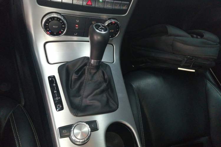 Used Mercedes-Benz SLK-Class 2011 SLK 200 Fashion Model
